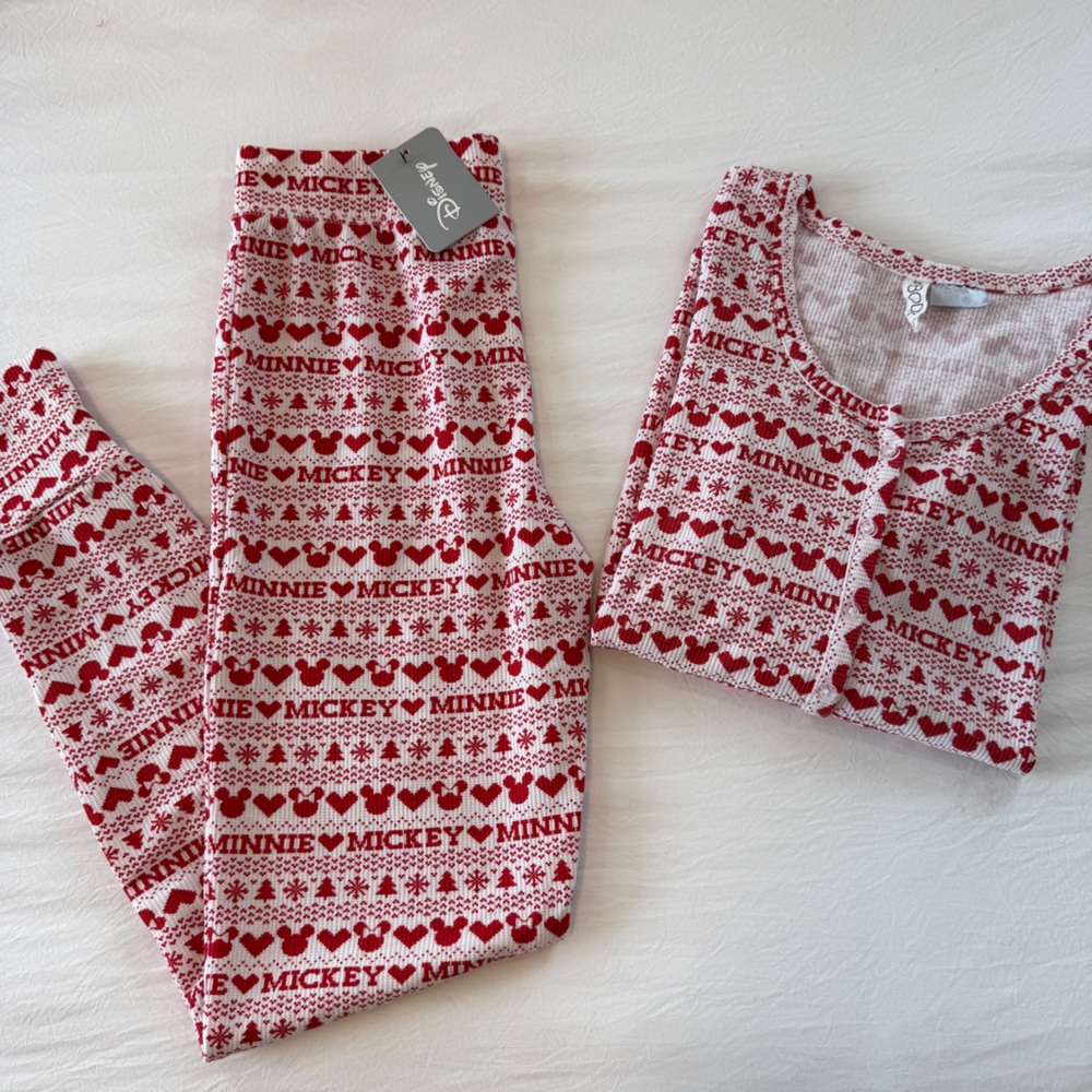 Disney women’s Red and White Holiday/Christmas Minnie/Mickey pajama set-NWT